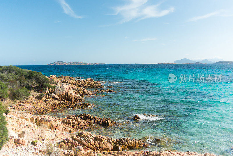 撒丁岛蓝绿色的海洋