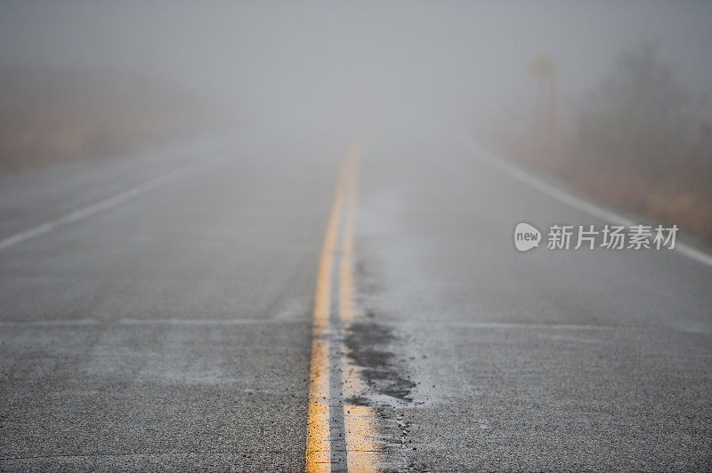 双黄线，恶劣天气，加州下雨