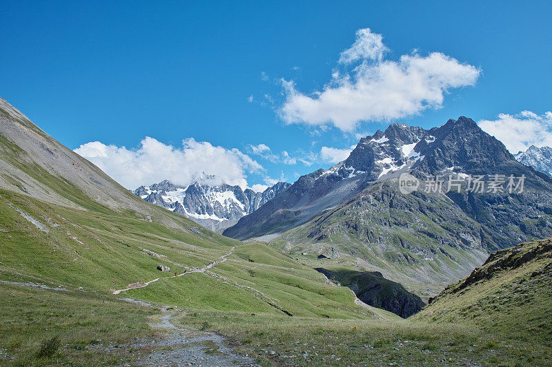 阿尔卑斯山脉的全景