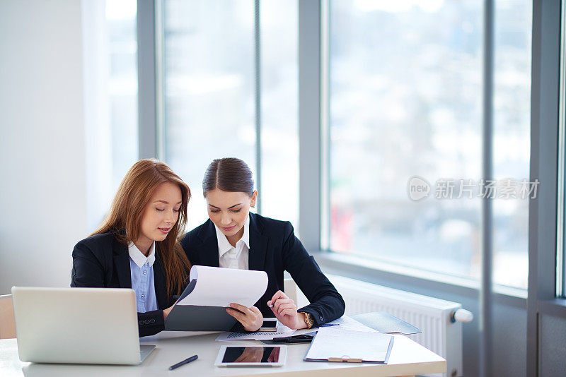 女性的商业伙伴