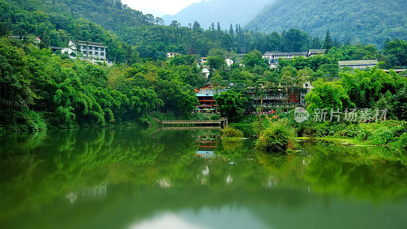 峨眉山下的住宅区