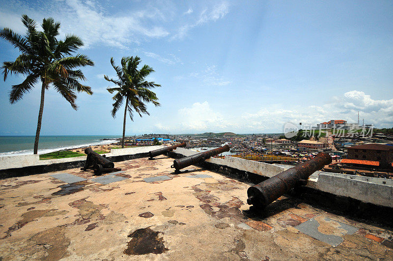 加纳:从城堡看到的埃尔米纳镇