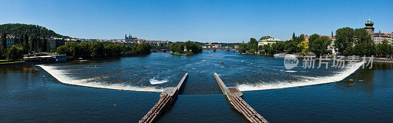 布拉格:伏尔塔瓦的全景