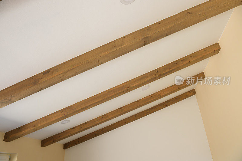 现代木质天花板横梁