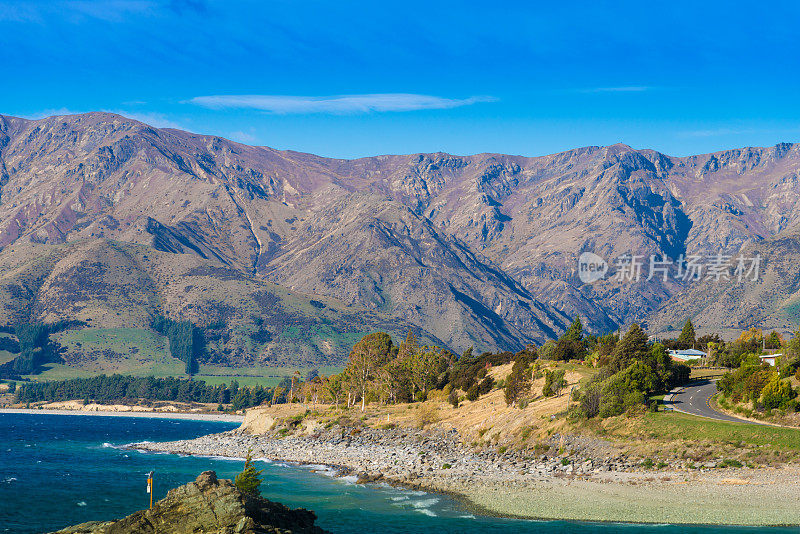 新西兰皇后镇壮观的山峰全景