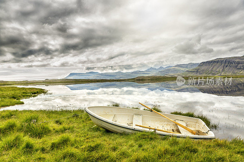 在冰岛的埃吉尔斯塔?ir划船