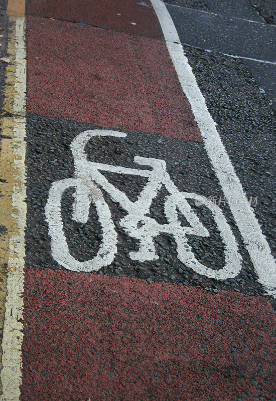 伦敦市中心道路上的自行车道
