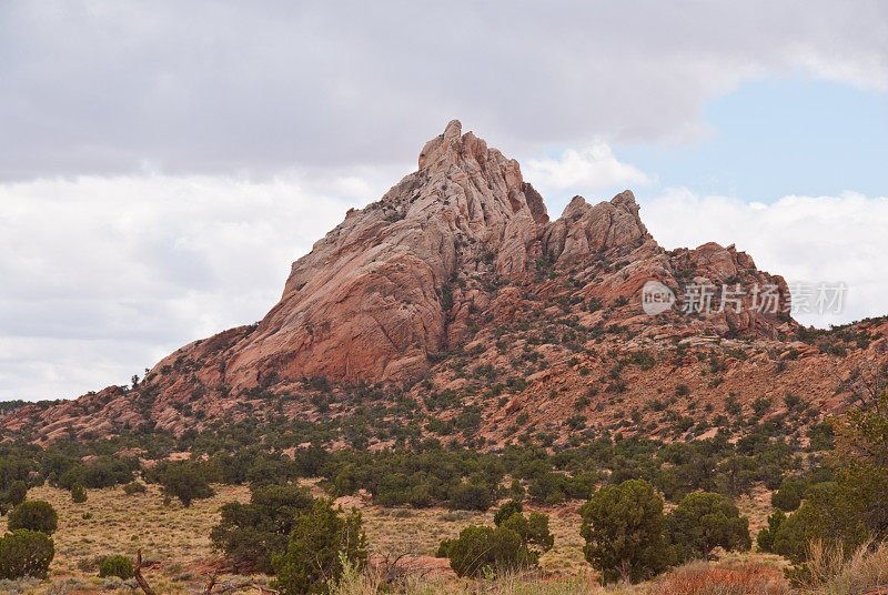 红岩形成，沙漠和云