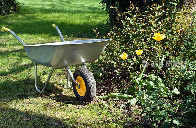 花园里的独轮车