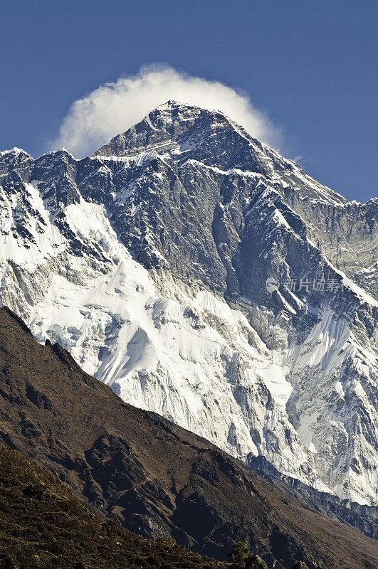 珠穆朗玛峰上升:喜马拉雅雪峰南向Nuptse尼泊尔
