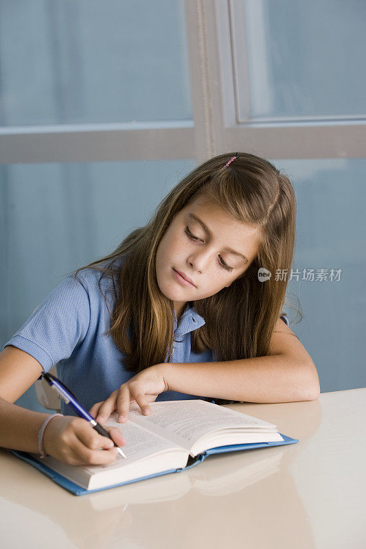 学生女孩写