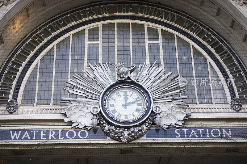 滑铁卢火车站的纪念钟