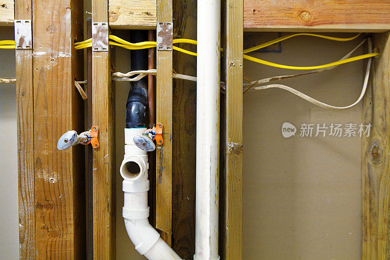 家庭改建工程的水管和电气安装
