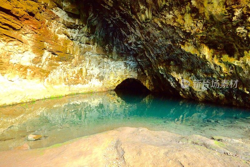 潮湿的洞穴,考艾岛