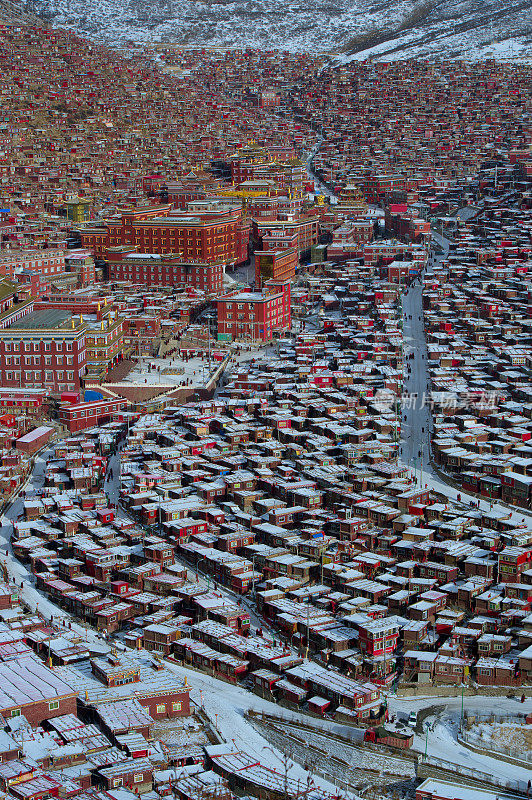 雪天西藏佛学院，四川，中国