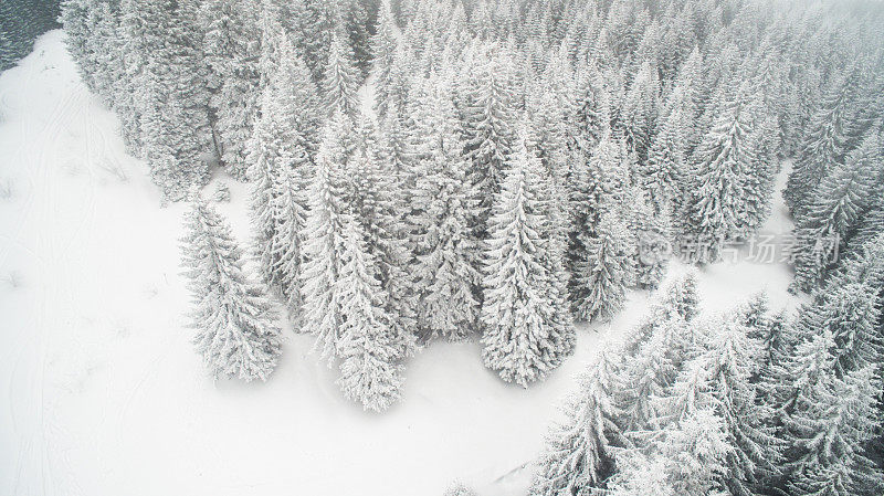 航拍雪山