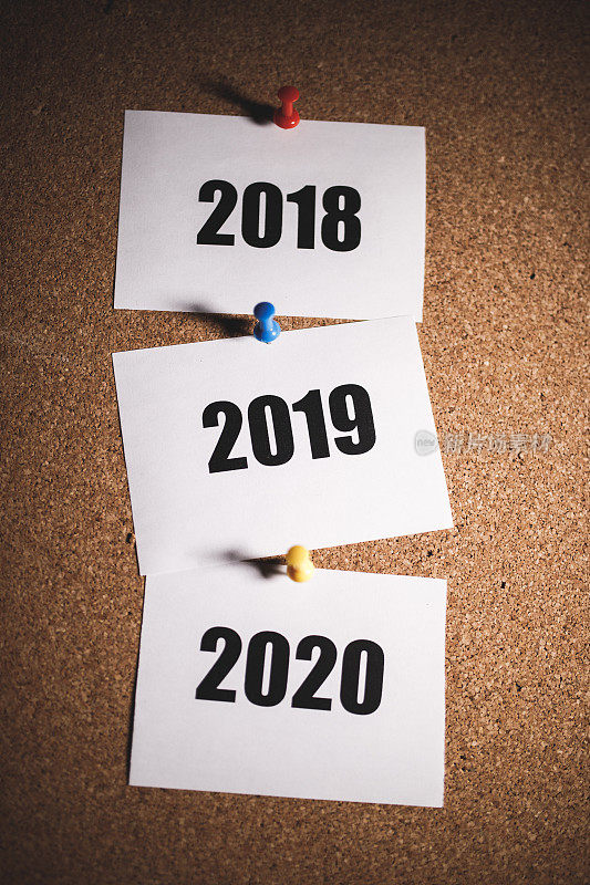 2018年的新年和未来在公告板上