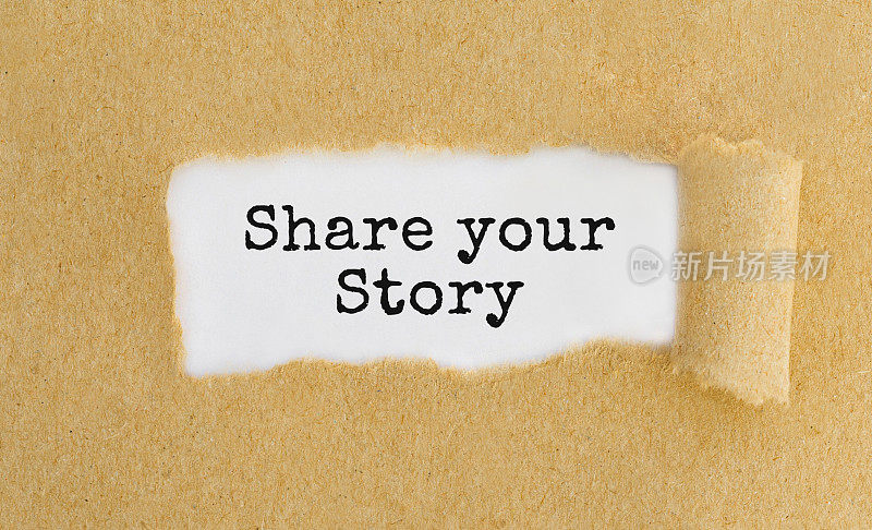 分享你的故事出现在撕裂的牛皮纸后面