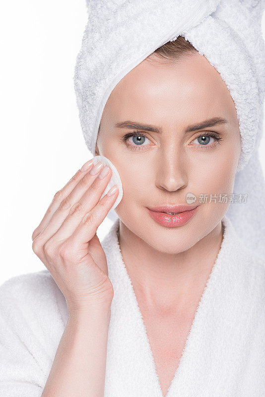 女性用清洁的皮肤用棉垫隔离白色