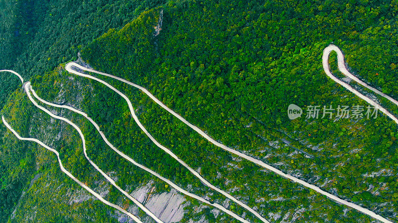 曲线山路