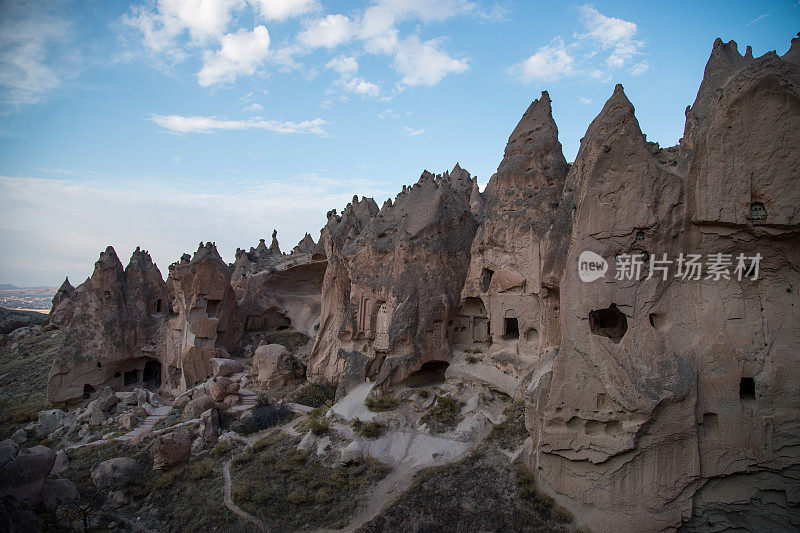 土耳其卡帕多西亚山谷的火山岩和窑洞