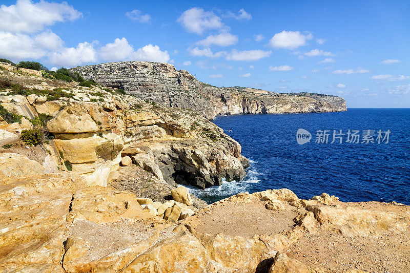 马耳他-地中海旅游目的地，蓝色岩洞地区的悬崖