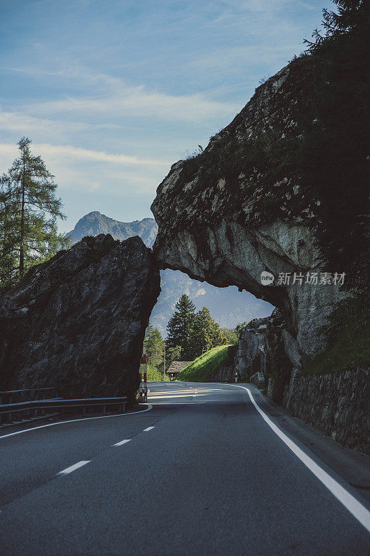 前往圣莫里茨的公路旅行，途经卡萨恰，Graubünden，瑞士