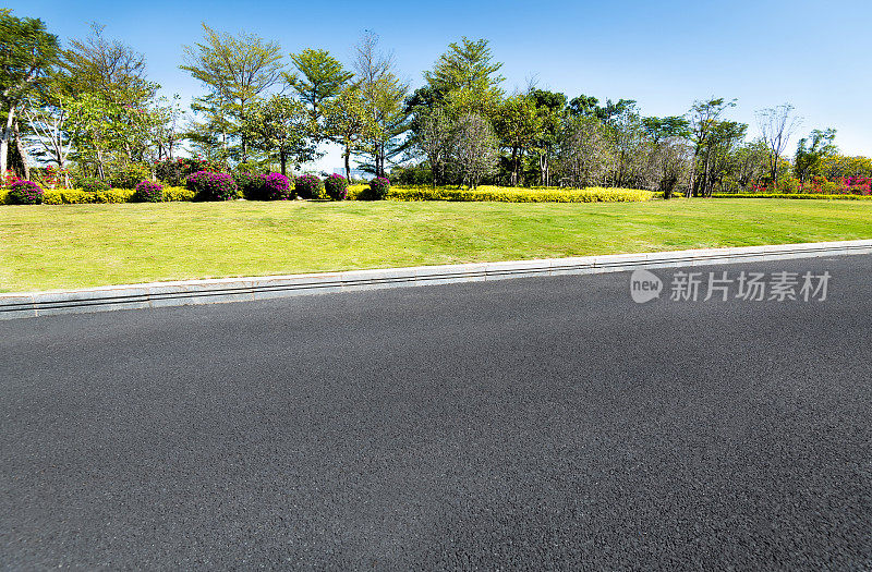 柏油路和路边风光