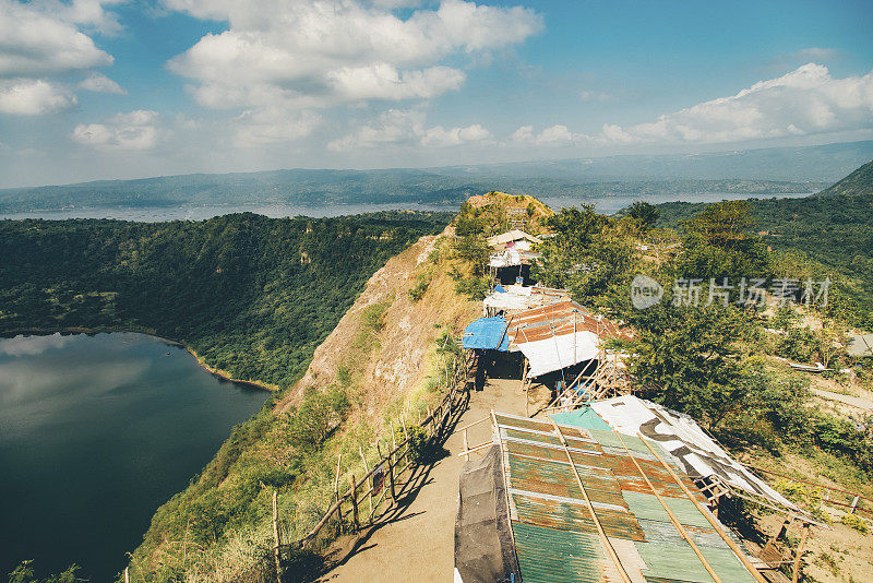 菲律宾八打加斯吕宋岛塔尔火山岛上的住宅