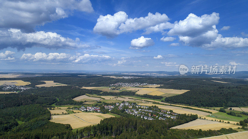 德国风景的全景鸟瞰图-莱茵高陶努斯地区