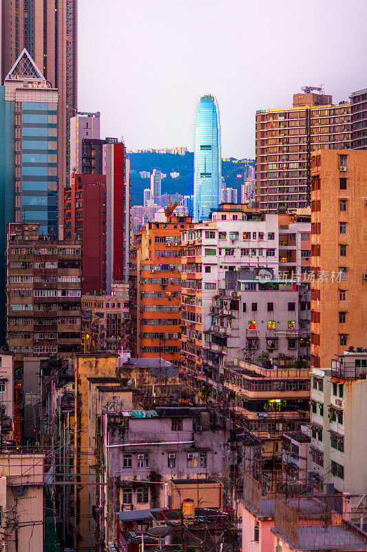 从九龙住宅区眺望香港国际金融中心大厦