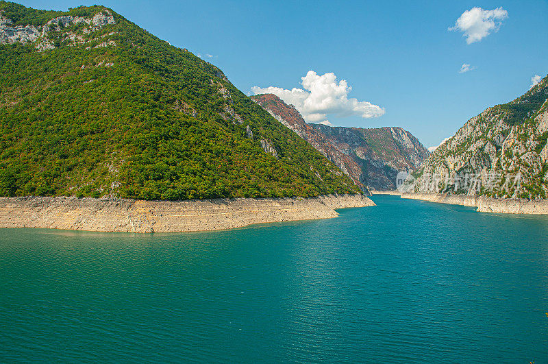 皮瓦河峡谷的田园风光。黑山的杜米特国家公园，巴尔干半岛，