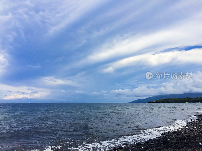 印度尼西亚巴厘岛，潜水胜地位于东海岸，风光旖旎的海岸线