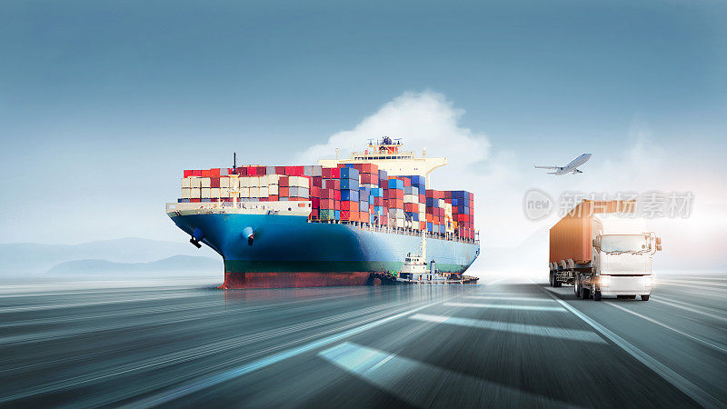 公路上的集装箱卡车运输与飞机在夕阳蓝天下的货船运输，复制空间，物流进出口货物的货运承运人和运输业的概念