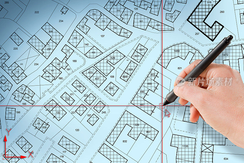 用CAD(计算机辅助设计)计算机软件绘制的带有建筑物和地块的想象地籍地图，dwg格式文件概念，用手和数字笔