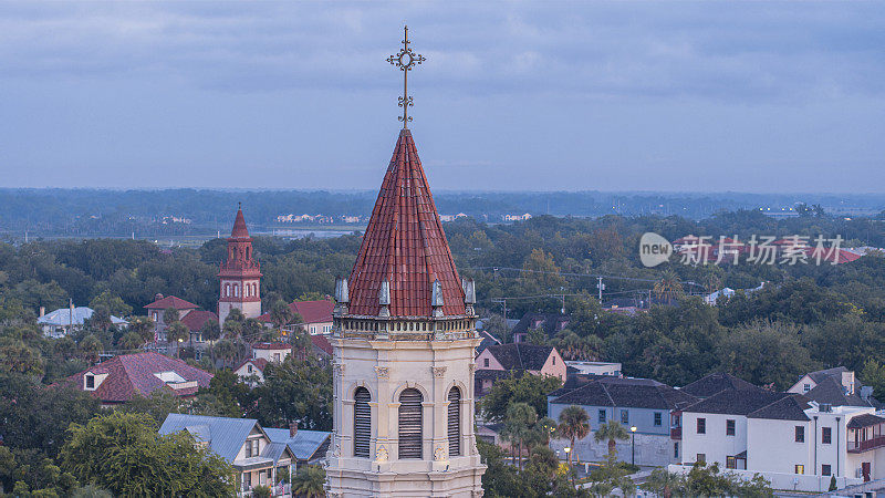佛州圣奥古斯丁，清晨俯瞰历史城区，俯瞰圣奥古斯丁大教堂。