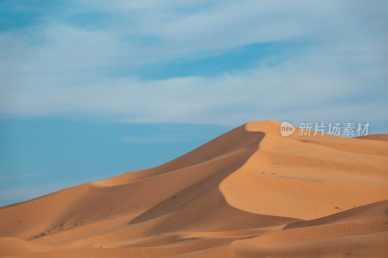 摩洛哥切比沙漠色彩斑斓的风景