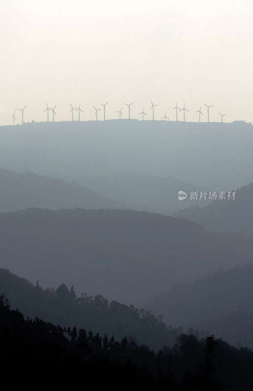 山和雾景观，卡米诺德圣地亚哥，卢戈省，加利西亚，西班牙。