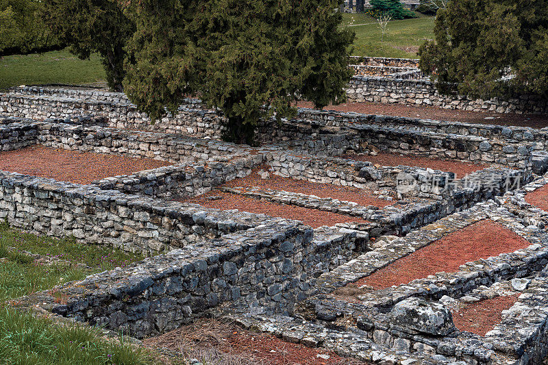 古罗马遗迹和阿奎姆的石墙
