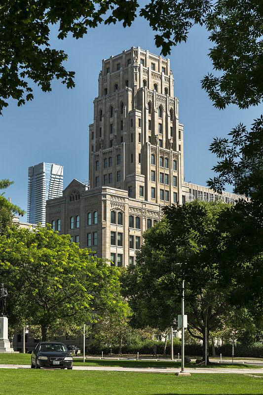 加拿大安大略省多伦多市皇后公园惠特尼街区政府大楼