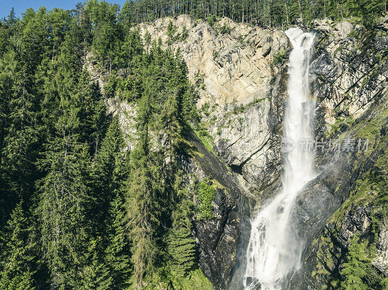 雷纳瀑布在Ötztal