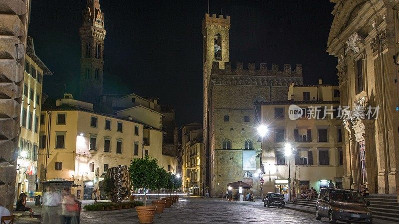 天主教堂名为“圣佛罗伦斯广场”的时间流逝广场名为“佛罗伦斯广场”的夜晚。佛罗伦萨,意大利托斯卡纳