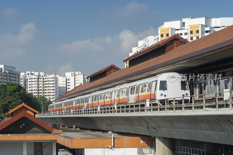 新加坡汶莱捷运站的公共通勤列车