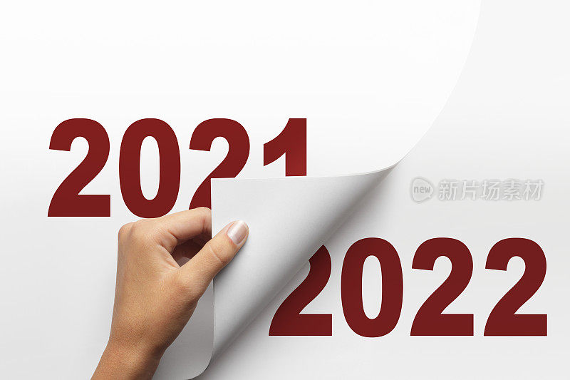 女人从2021年到2022年翻开新的一页