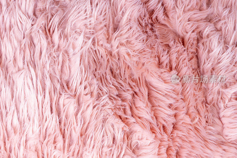 时髦的粉红色人造毛皮质地。毛皮图案俯视图。粉色皮草背景。粉红色蓬松毛的质地。羊毛质地。Flaffy羊皮