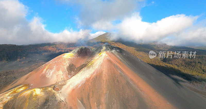 康伯雷维哈火山正式喷发7个月后的“塔乔盖特火山”鸟瞰图