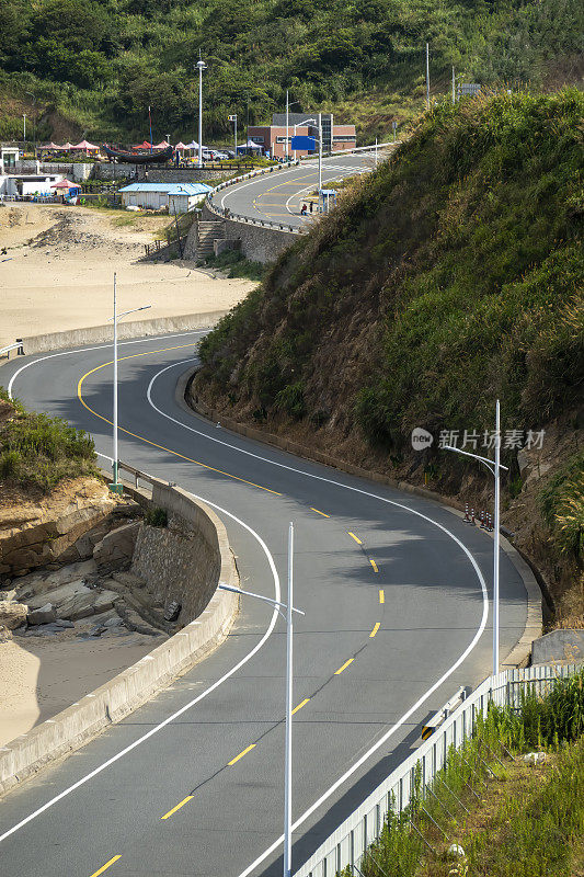 东海小岛上蜿蜒的道路