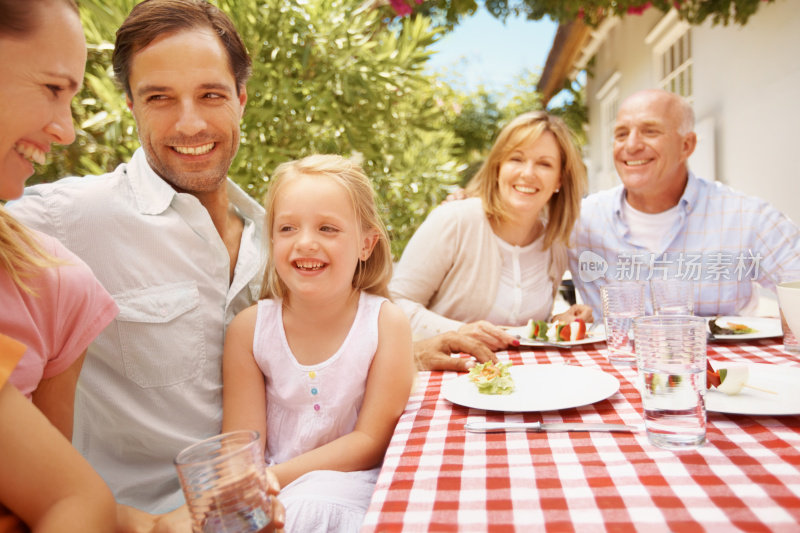 吃饭时间是增进家庭关系的好时机