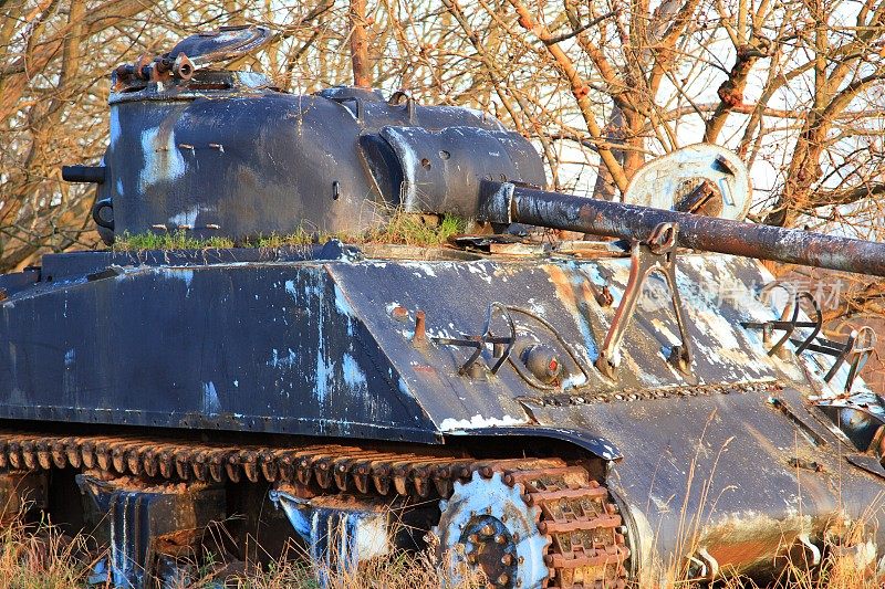 生锈的二战和冷战时期的谢尔曼坦克