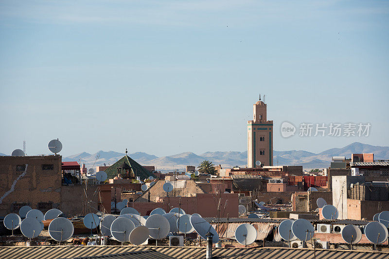 摩洛哥马拉喀什的天际线，阿特拉斯山脉